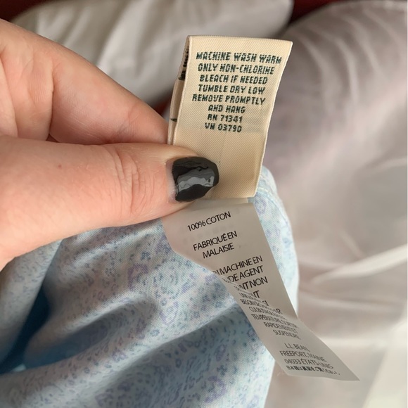 L.l.bean BUTTON UP BLOUSE IN BLUE PAISLY PRINT SIZE MEDIUM - Picture 6 of 11